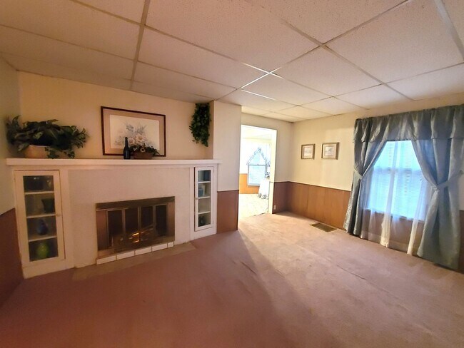 Foto del edificio - 804 Riverside- Right Near River! *Cat ok*