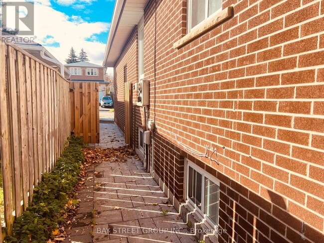 Building Photo - 44 Wakefield Crescent