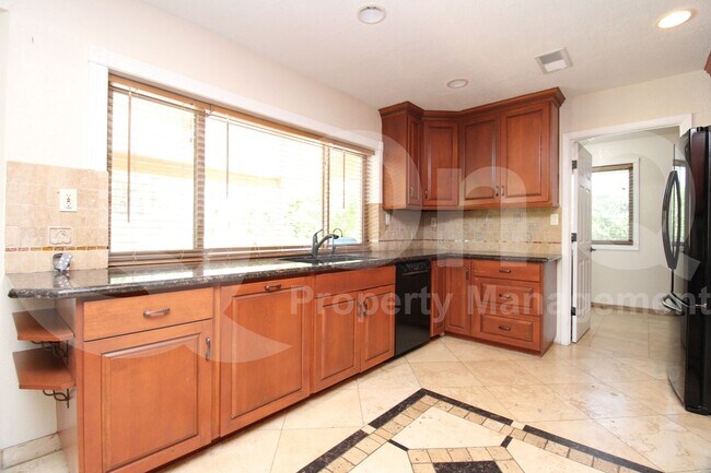 Foto del edificio - 9008 E Friess Dr