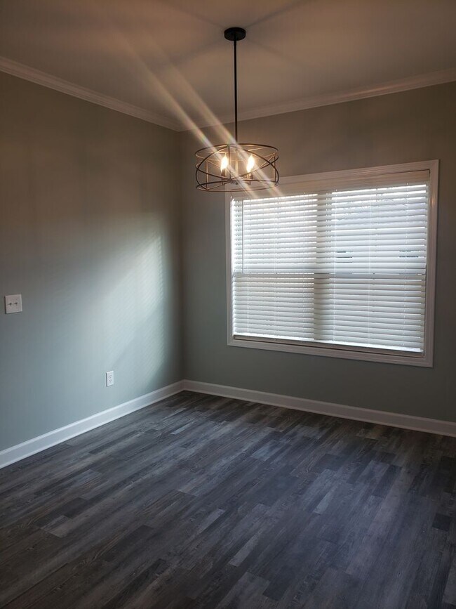 Building Photo - 406 Thornbird Lp