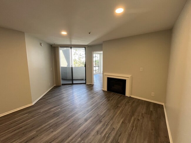 Interior Photo - 1223 Federal Ave