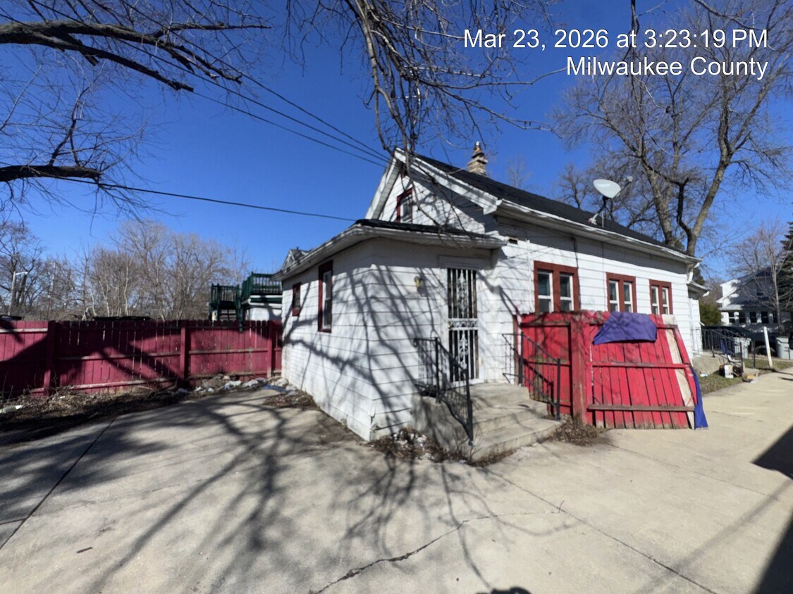 Building Photo - 5135 N 58th St