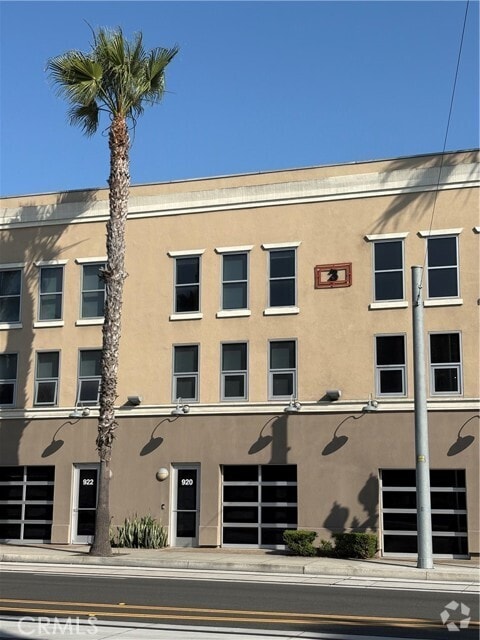 Building Photo - 920 E Santa Ana Blvd