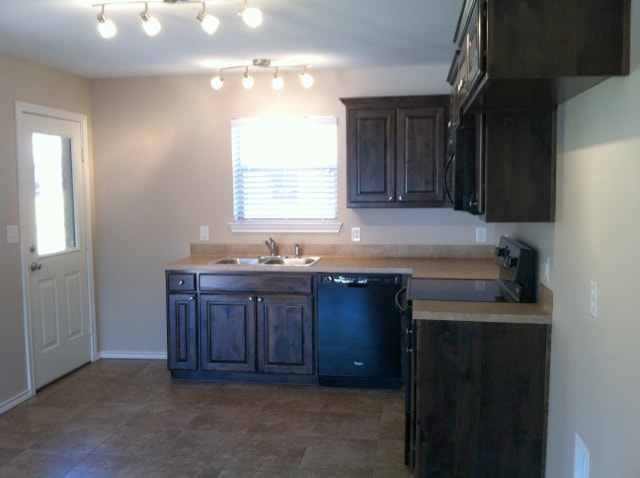 Building Photo - Coming Soon! 1 Bedroom 1.5 Bath Townhome f...