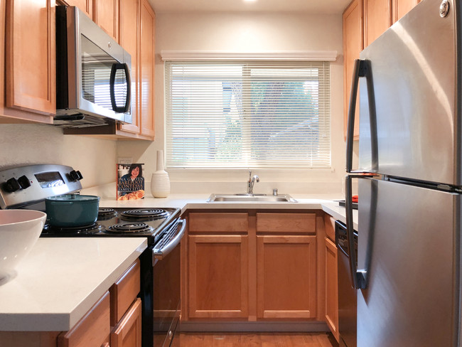 Quartz Countertops and Stainless Steel Appliances - Parkwood Apartments