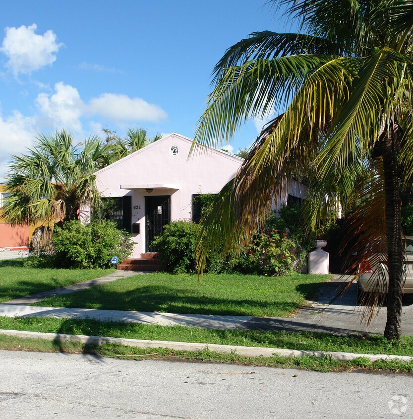 Foto del edificio - 421 NE 73rd St