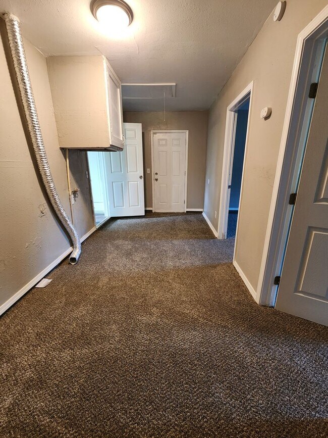 Foto del edificio - 5 Bed 1.5 Bath Home in Midwest City!