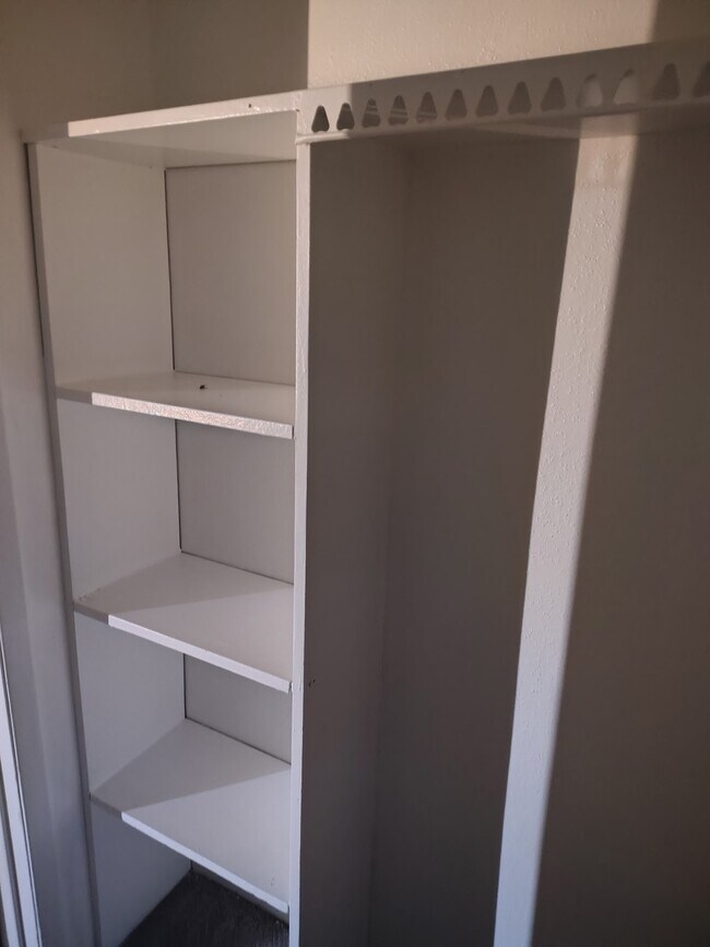 Building Photo - 5625 Antoine Dr