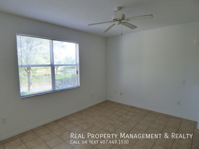 Building Photo - Big 3 BR / 2.5 BA Townhouse In Compass Bay