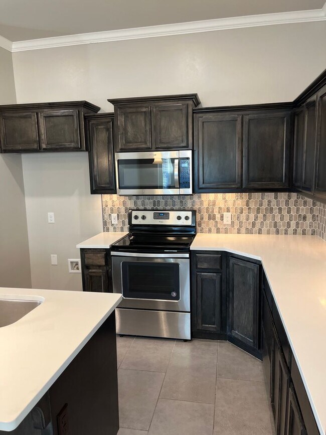 Building Photo - 4 BEDROOMS! - FIRST MONTH FREE!