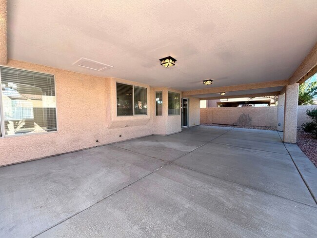 Building Photo - 4 Bedroom Home with Bed and Bath Downstairs - In Summerlin