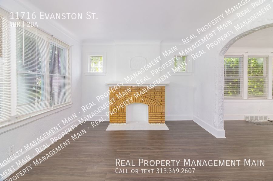 Primary Photo - 4 Bed 2 Bath on Evanston St.