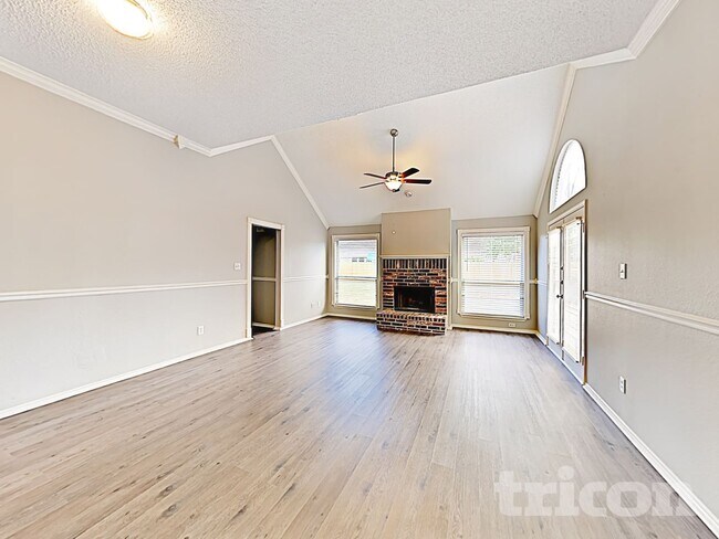 Building Photo - 229 Willow Creek Dr