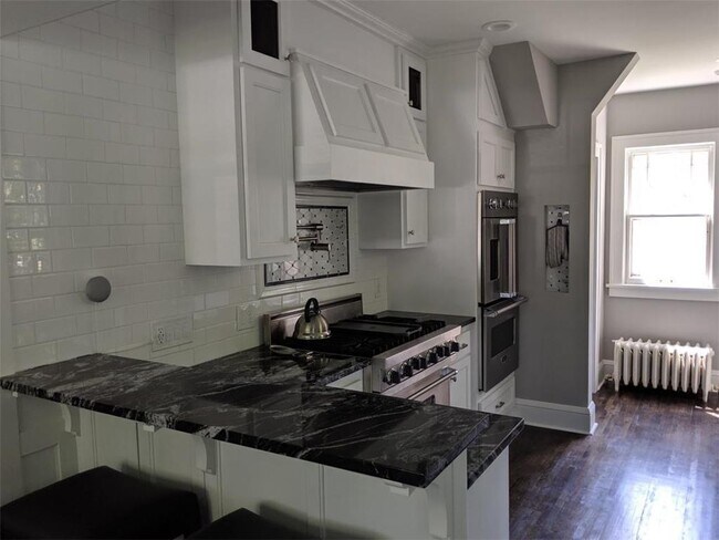Building Photo - 4712 1st Ave S
