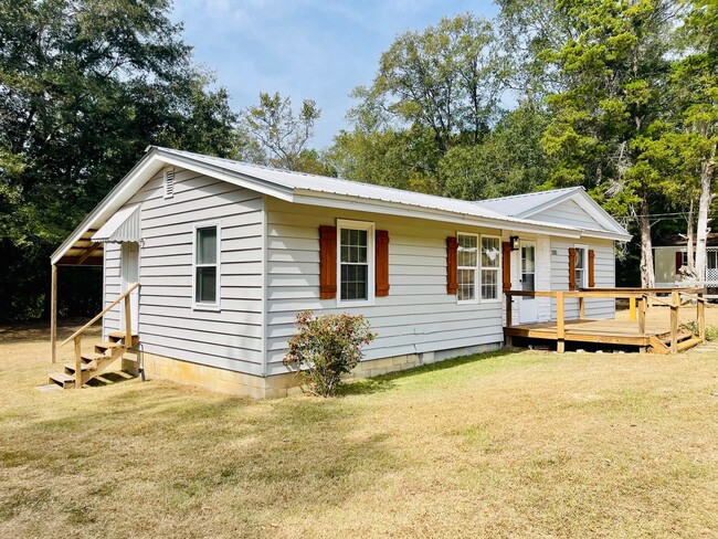 Foto del edificio - Delightful 3-Bedroom home in Deatsville, AL.