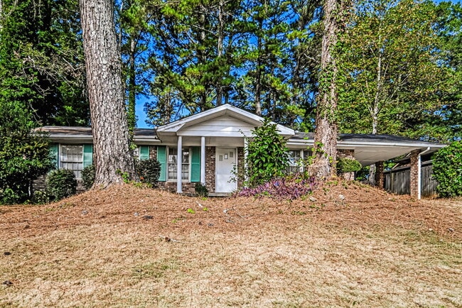 Building Photo - 2107 Hilton Dr