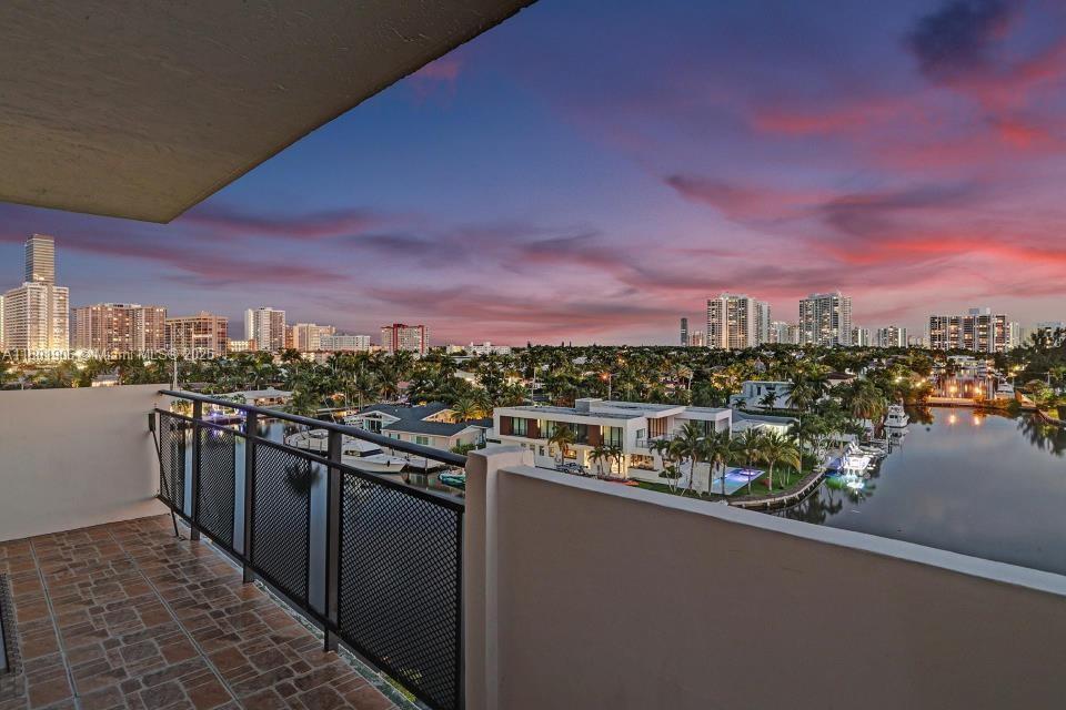 Foto principal - 401 Golden Isles Dr