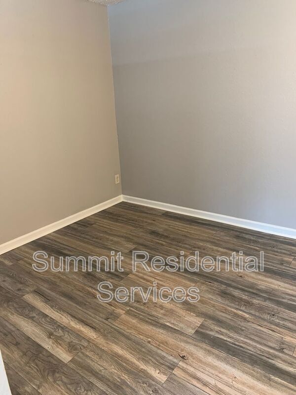 Foto del edificio - 8477 E Broadway Blvd