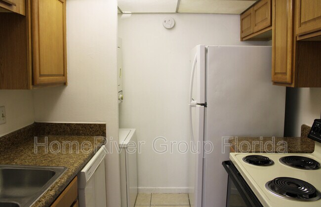 Foto del edificio - 10032 Twin Lakes Dr