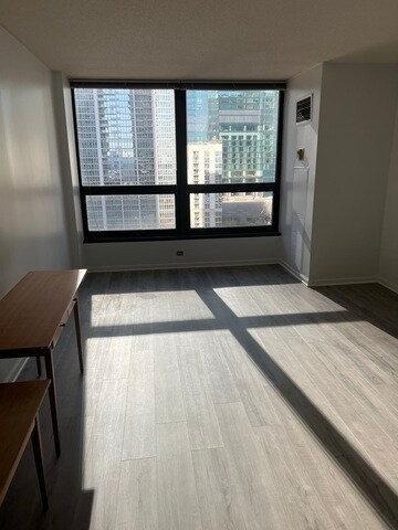 Building Photo - 360 E Randolph St