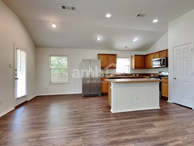 Building Photo - 8065 Plateau Dr