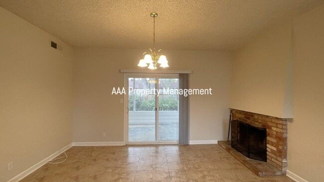 Building Photo - Concord Immaculate 4 bedroom 2 bath home, ...