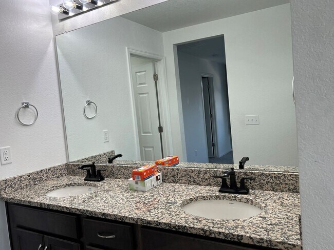 Foto del edificio - 3-Bedroom Home with Spacious Open Loft for...