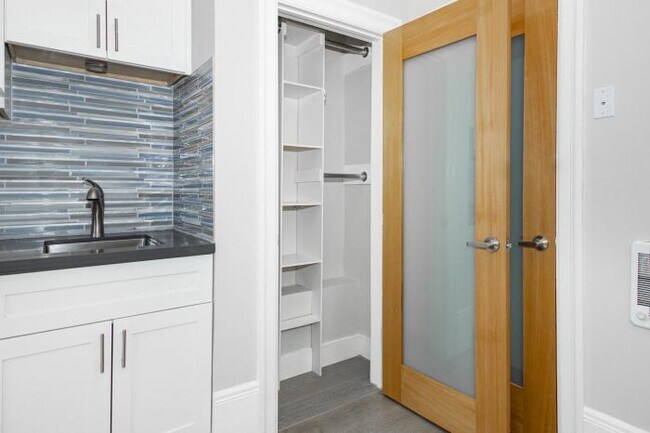 Building Photo - bedroom in San Francisco CA 94115