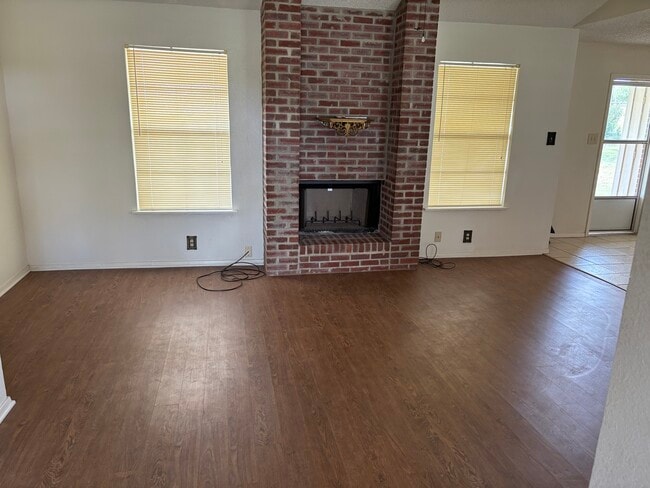 Building Photo - 349 Glenvalley Cir
