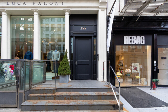 Entrada - 386-388 W Broadway
