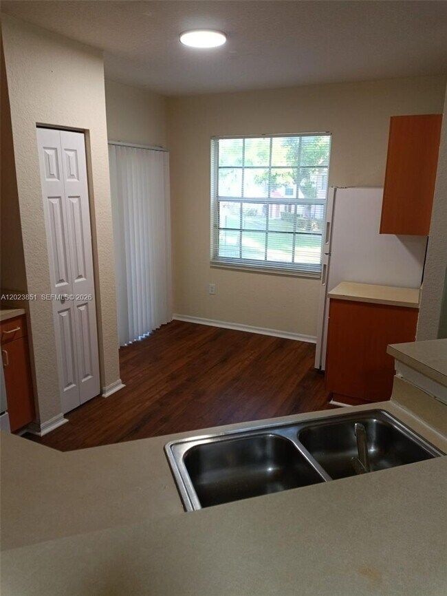 Foto del edificio - 2707 Belmont Ln