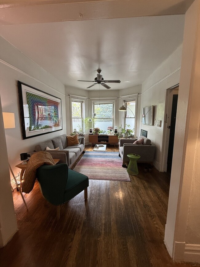Foto del edificio - 866 W Buckingham Pl