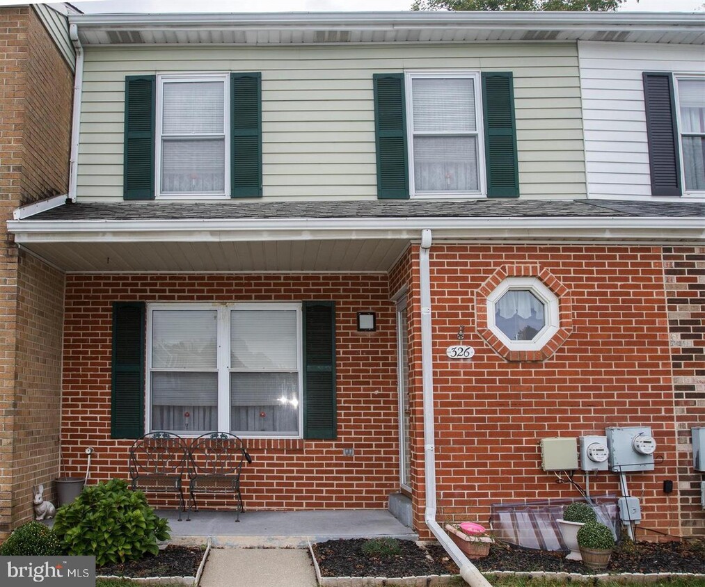 Primary Photo - 326 Essex St