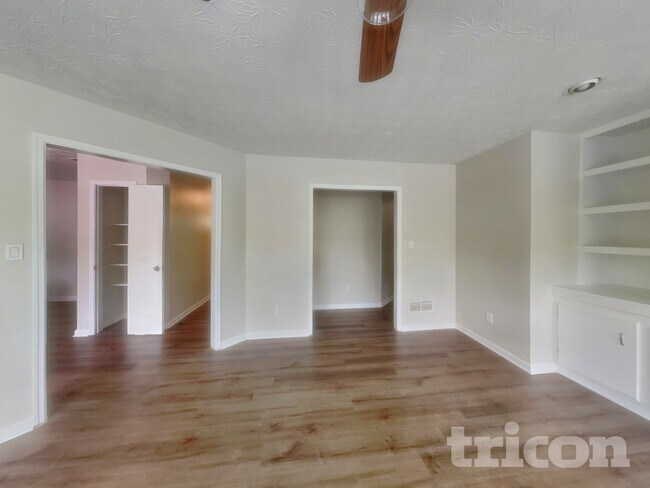 Foto del edificio - 325 Cypress Ln