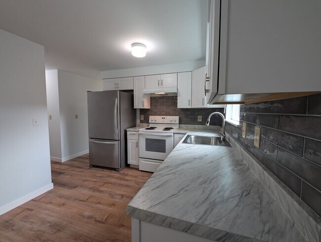 Building Photo - Renovated Cozy East Bremerton Rambler