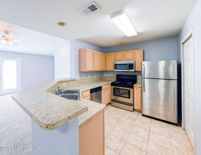 Building Photo - 13715 Richmond Park Dr N