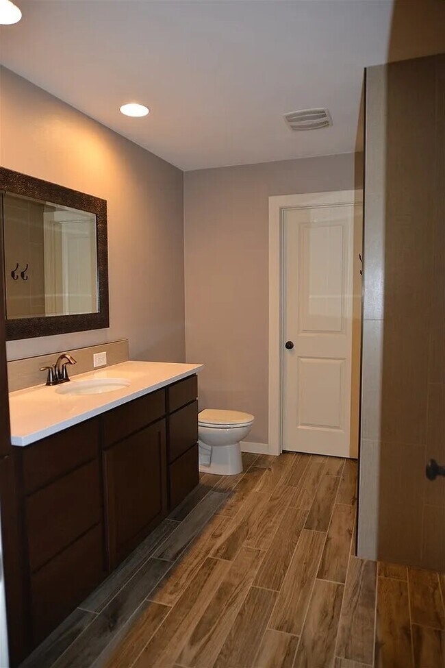 Foto del edificio - 6110 E 7th Ln