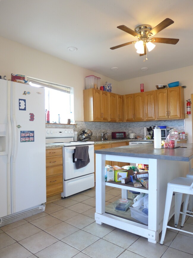 Foto del edificio - 832 Parker St