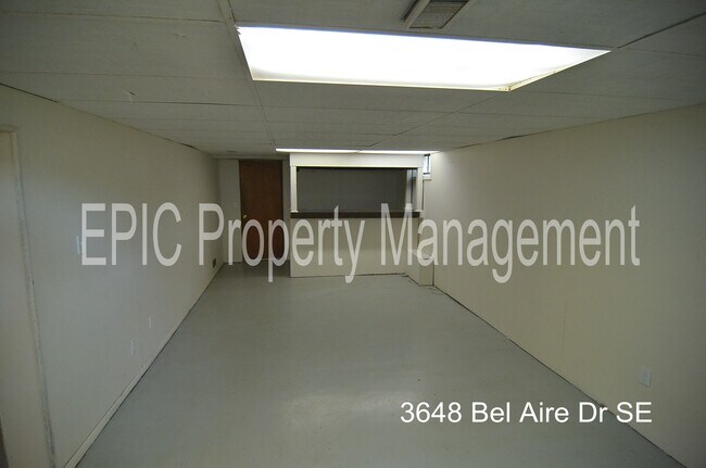 Building Photo - 3648 Bel Air Dr SE