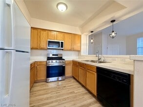 Building Photo - 9901 Trailwood Dr
