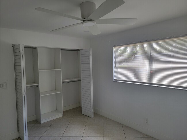 Foto del edificio - 1220 NW 16th Ct