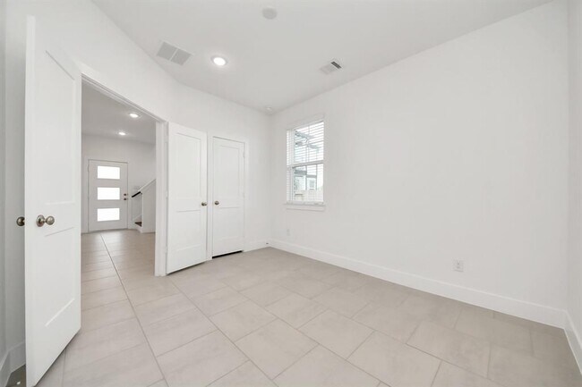 Foto del edificio - 1420 Shaded Rock Dr