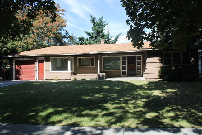 Building Photo - 310 Pioneer Dr