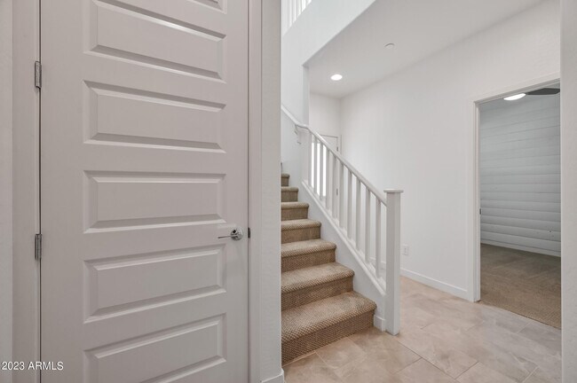 Building Photo - 4021 E Pony Ln