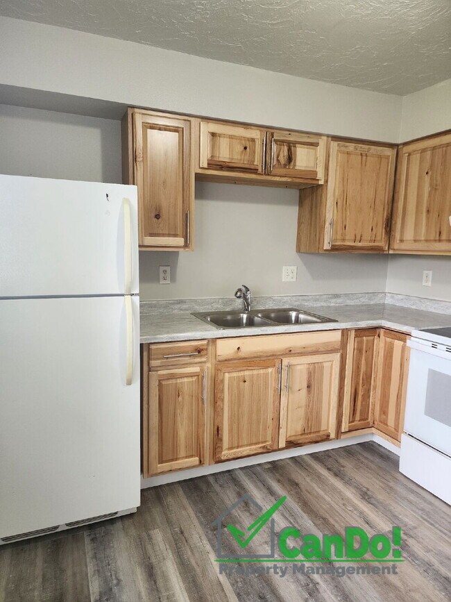 Foto del edificio - Newly remodeled 2 bedroom, 1 bathroom apartment in Blackfoot with Fiber Internet- Available in Oc...