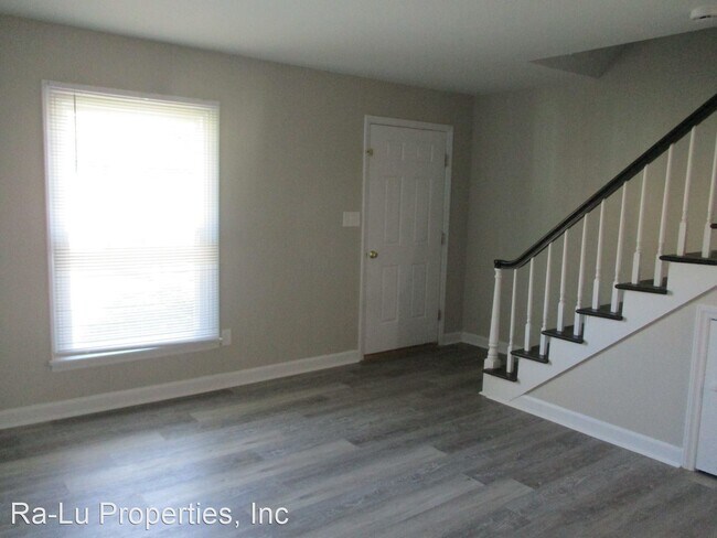 Building Photo - 2 br, 1.5 bath House - 516 S. Cherry St