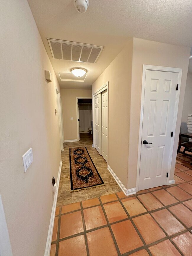 Foto del edificio - Beautiful 4 Bedroom 3 Bathroom Hilltop Hom...