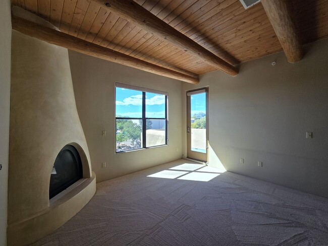 Building Photo - 1405 Vegas Verdes Dr