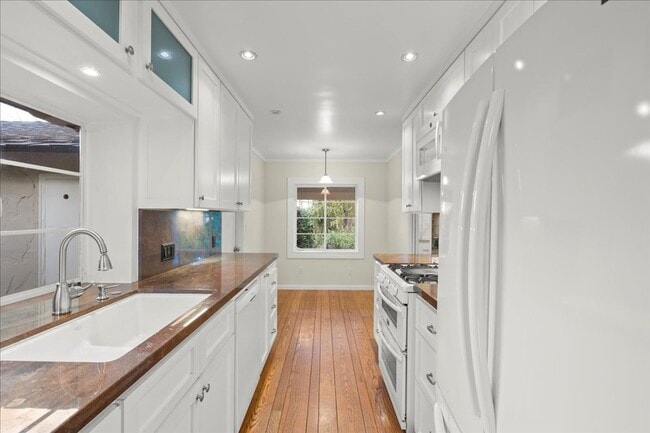 Building Photo - 3 bed 2 bath home with washer/dryer in Mountain View