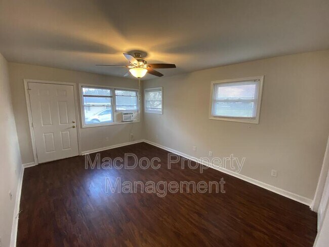 Building Photo - 1012 Julian Dr